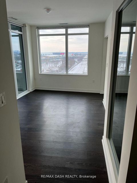 Photo 12 at 806W - 27 Bathurst Street, Waterfront Communities C1, Toronto