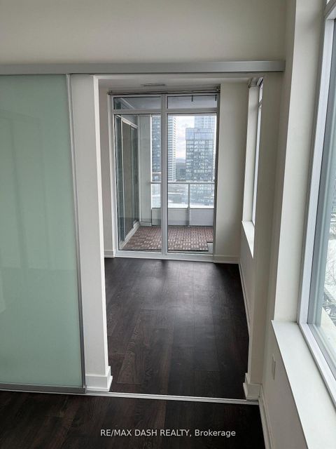 Photo 15 at 806W - 27 Bathurst Street, Waterfront Communities C1, Toronto