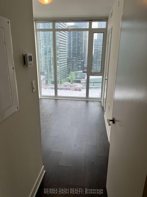 Photo 18 at 806W - 27 Bathurst Street, Waterfront Communities C1, Toronto