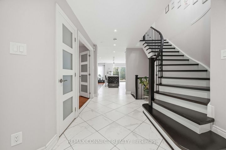 Photo 3 at 1706 Woodside Lane, Amberlea, Pickering