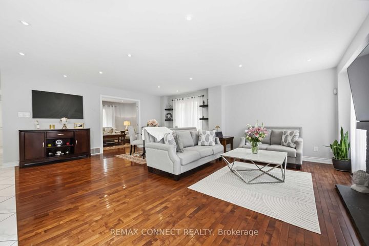 Photo 6 at 1706 Woodside Lane, Amberlea, Pickering
