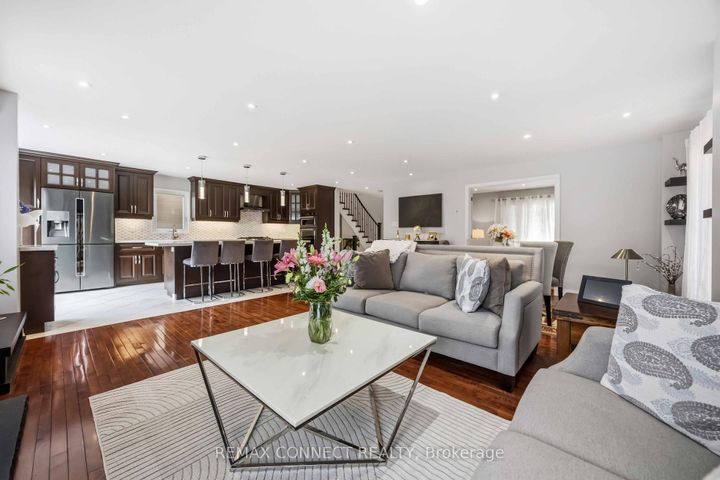 Photo 7 at 1706 Woodside Lane, Amberlea, Pickering