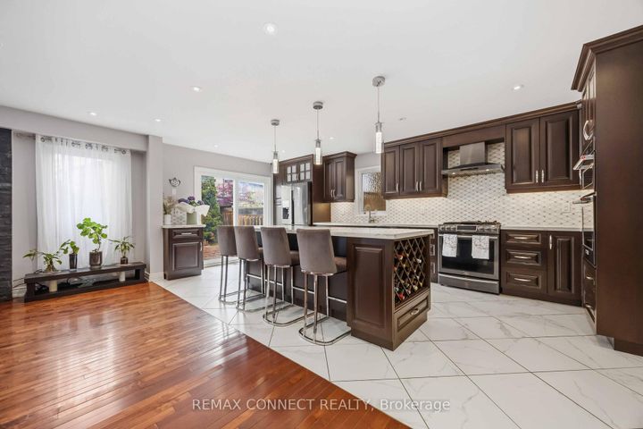 Photo 12 at 1706 Woodside Lane, Amberlea, Pickering
