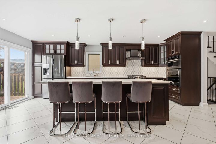 Photo 14 at 1706 Woodside Lane, Amberlea, Pickering