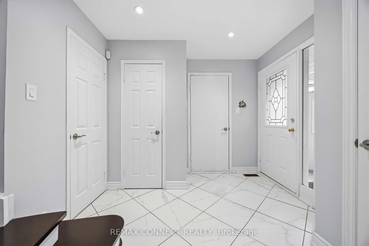 Photo 23 at 1706 Woodside Lane, Amberlea, Pickering