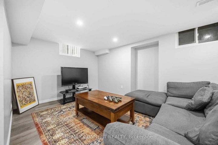 Photo 24 at 1706 Woodside Lane, Amberlea, Pickering
