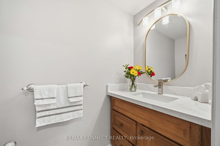 Photo 25 at 1706 Woodside Lane, Amberlea, Pickering