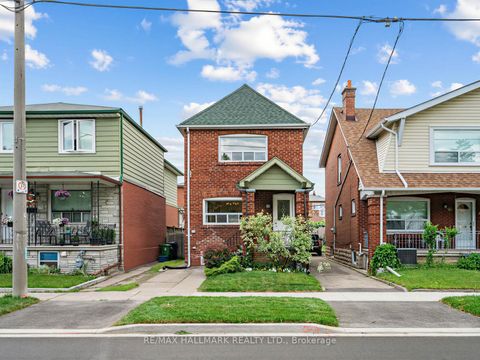 Photo 1 at 958 Greenwood Avenue, East York, Toronto