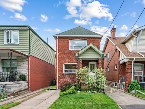 Photo 2 at 958 Greenwood Avenue, East York, Toronto
