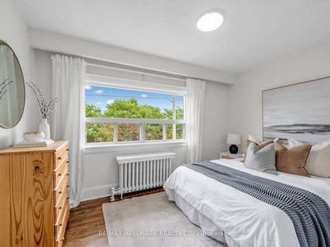 Photo 18 at 958 Greenwood Avenue, East York, Toronto
