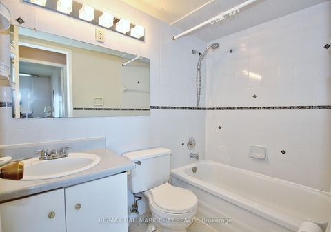 Photo 14 at 1707 - 1455 LAWRENCE Avenue W, Amesbury, Toronto
