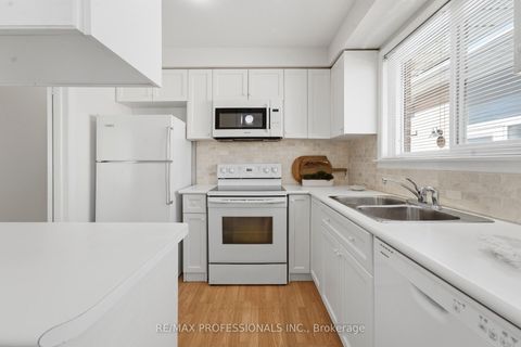 Photo 11 at 48 Wareside Road, Etobicoke West Mall, Toronto