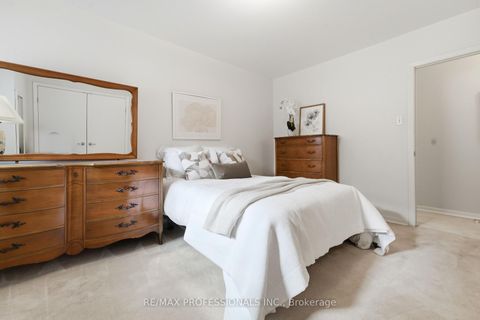 Photo 18 at 48 Wareside Road, Etobicoke West Mall, Toronto