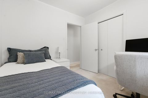 Photo 24 at 48 Wareside Road, Etobicoke West Mall, Toronto