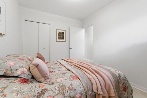 Photo 26 at 48 Wareside Road, Etobicoke West Mall, Toronto