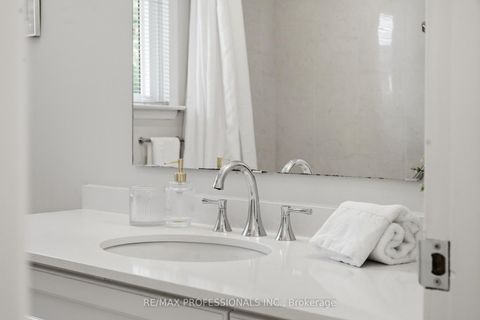 Photo 30 at 48 Wareside Road, Etobicoke West Mall, Toronto