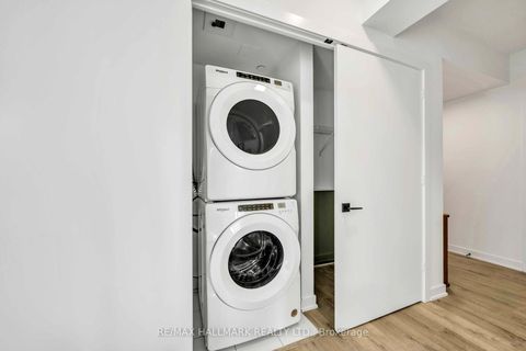 Photo 15 at 1703 - 327 King Street W, Waterfront Communities C1, Toronto