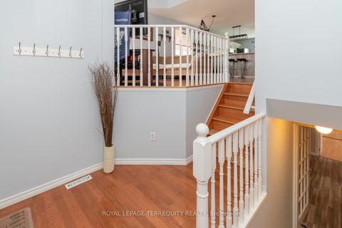 Photo 3 at 14 Hewitt Place, Georgian Drive, Barrie
