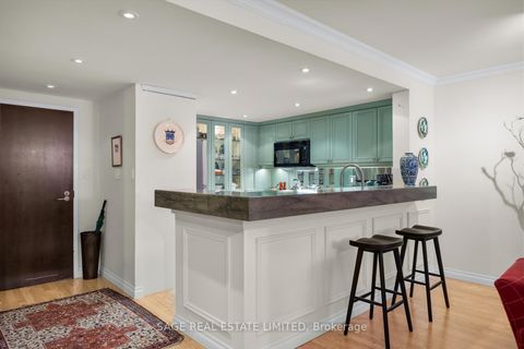 Photo 3 at 101 - 225 Davenport Road, Annex, Toronto