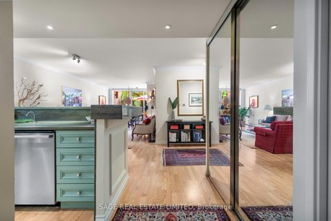 Photo 4 at 101 - 225 Davenport Road, Annex, Toronto