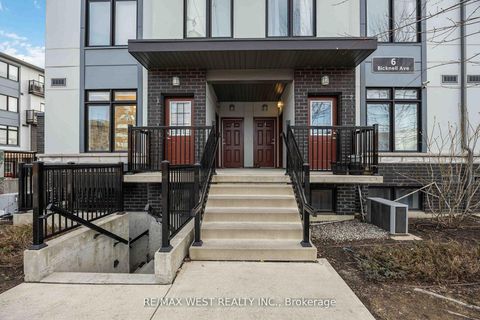 Photo 2 at 1 - 6 Bicknell Avenue, Eglinton West, Toronto