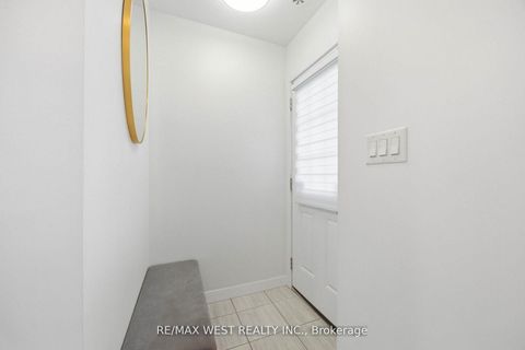 Photo 4 at 1 - 6 Bicknell Avenue, Eglinton West, Toronto