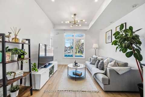 Photo 5 at 1 - 6 Bicknell Avenue, Eglinton West, Toronto