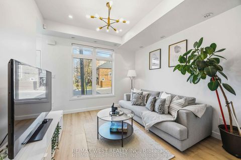 Photo 7 at 1 - 6 Bicknell Avenue, Eglinton West, Toronto