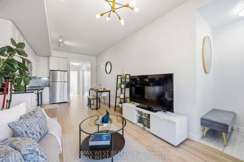 Photo 8 at 1 - 6 Bicknell Avenue, Eglinton West, Toronto