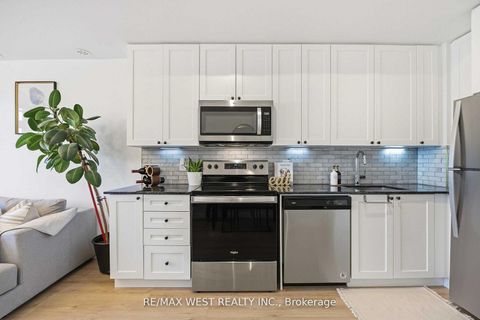 Photo 15 at 1 - 6 Bicknell Avenue, Eglinton West, Toronto