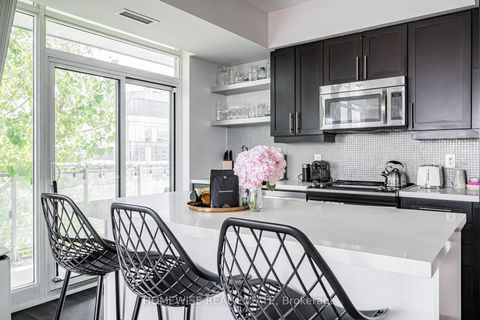 Photo 1 at Lph12 - 525 Adelaide Street W, Waterfront Communities C1, Toronto