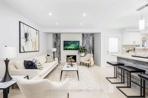 Photo 4 at 34 Kitsilano Crescent, North Richvale, Richmond Hill