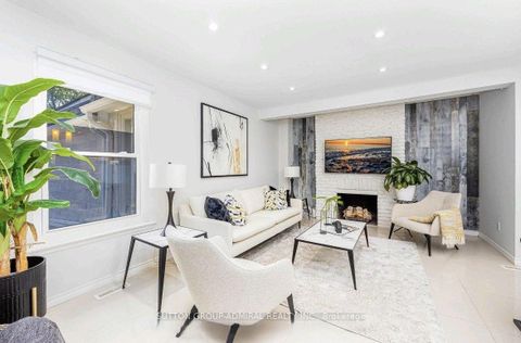Photo 6 at 34 Kitsilano Crescent, North Richvale, Richmond Hill
