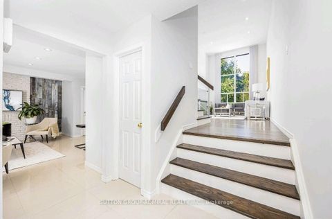 Photo 8 at 34 Kitsilano Crescent, North Richvale, Richmond Hill