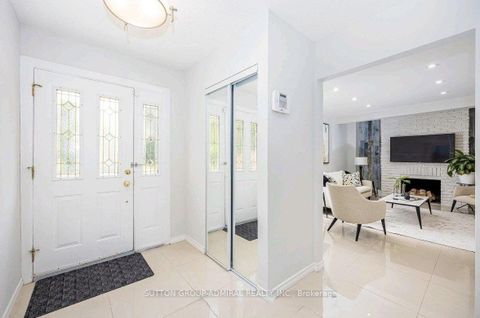 Photo 9 at 34 Kitsilano Crescent, North Richvale, Richmond Hill