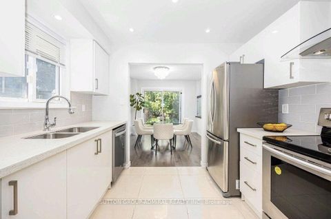 Photo 10 at 34 Kitsilano Crescent, North Richvale, Richmond Hill