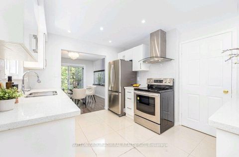 Photo 11 at 34 Kitsilano Crescent, North Richvale, Richmond Hill