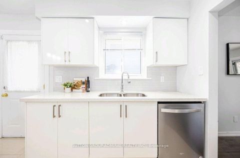 Photo 12 at 34 Kitsilano Crescent, North Richvale, Richmond Hill