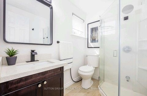Photo 18 at 34 Kitsilano Crescent, North Richvale, Richmond Hill