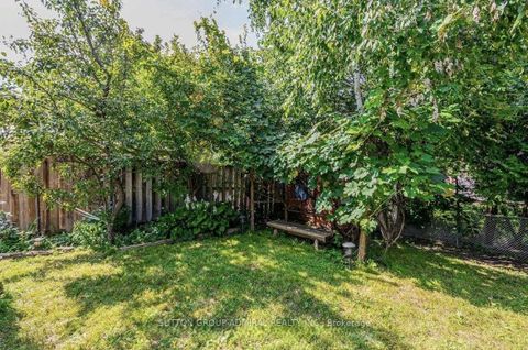 Photo 32 at 34 Kitsilano Crescent, North Richvale, Richmond Hill