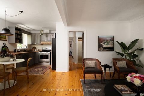 Photo 5 at 2 Roseneath Gardens, Oakwood Village, Toronto