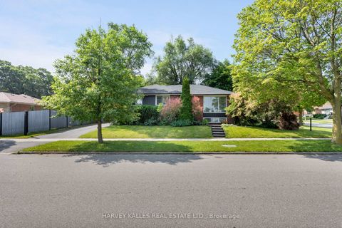 Photo 2 at 49 Learmont Drive, Richview, Toronto