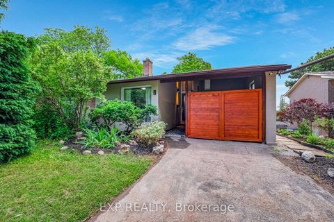 Photo 1 at 160 Cottonwood Drive, Don Mills, Toronto