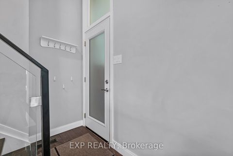 Photo 2 at 160 Cottonwood Drive, Don Mills, Toronto
