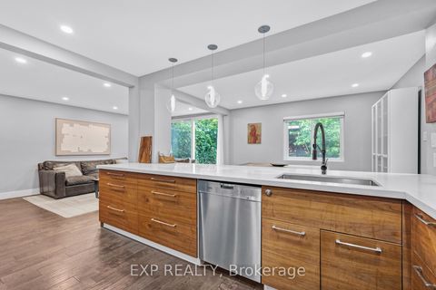 Photo 6 at 160 Cottonwood Drive, Don Mills, Toronto