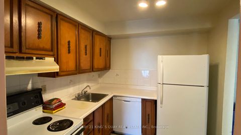 Photo 4 at 10 Sand Fern Way E, Don Valley Village, Toronto