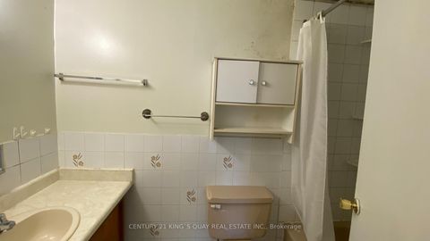 Photo 11 at 10 Sand Fern Way E, Don Valley Village, Toronto