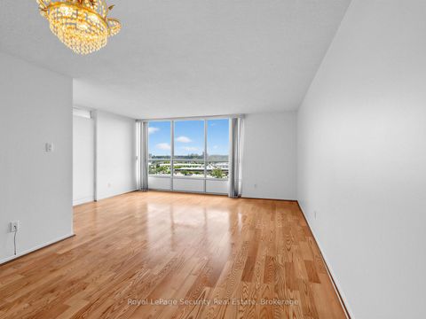 Photo 5 at 1702 - 10 Martha Eaton Way, Amesbury, Toronto