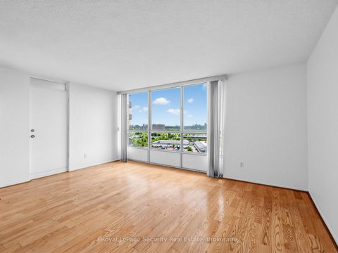 Photo 8 at 1702 - 10 Martha Eaton Way, Amesbury, Toronto