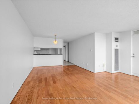 Photo 10 at 1702 - 10 Martha Eaton Way, Amesbury, Toronto